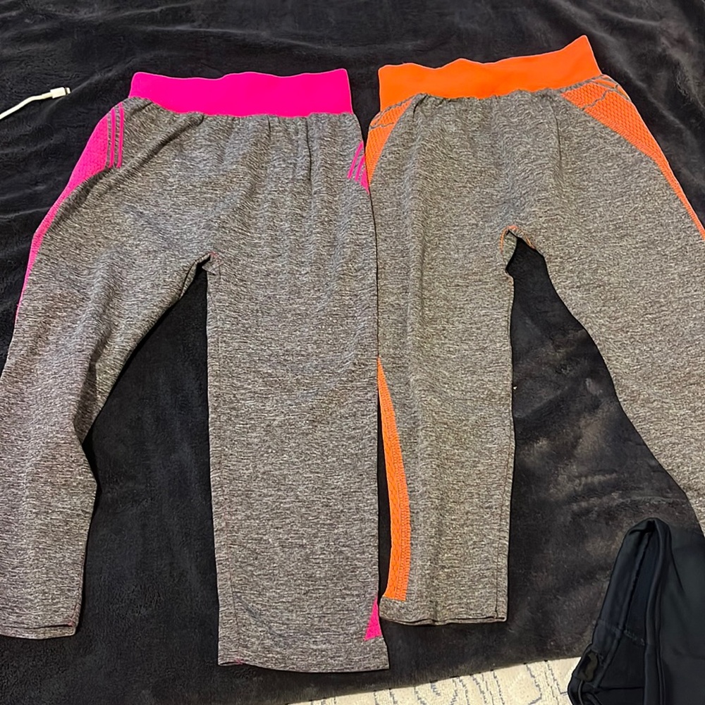 2 jr capri leggings  never used